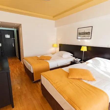 Hotel M 4*
